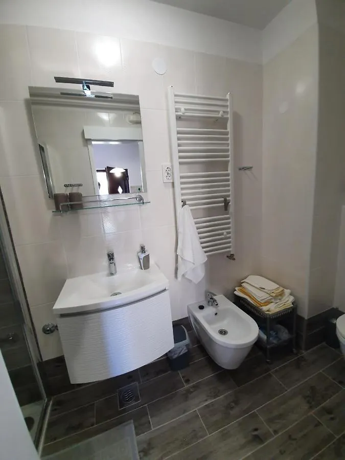 Roza Apartment Cres